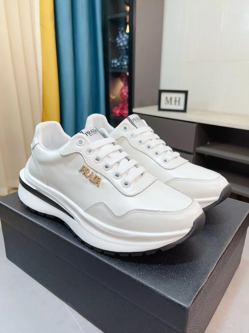 Men's shoes 💰420🌹🌹Prada is a luxurious and fashionable high-end product ✊🔥The perfect last shape and top-notch handcrafting make this shoe immediately create a strong aristocratic atmosphere. Imported first-layer cowhide with brogue carving crafts💋Cowhide lining🎶Rubber combination outsole specially imported from France for leather shoes😍Color: Mysterious Black☕️Number 38～44